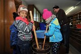 2015-10-21_49_Sauerkraut_machen_mit Schulklasse_RM